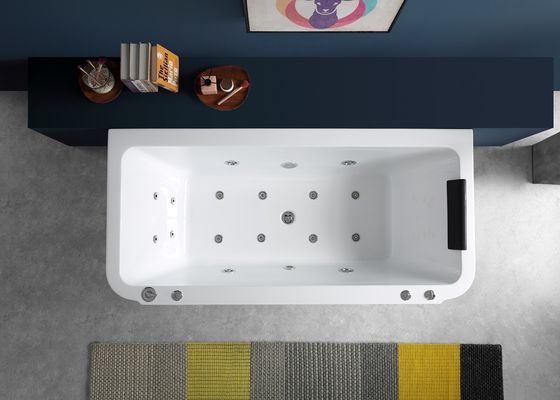 Massagebad met ingebouwde schort en vrijstaande Chrome waterval kraan